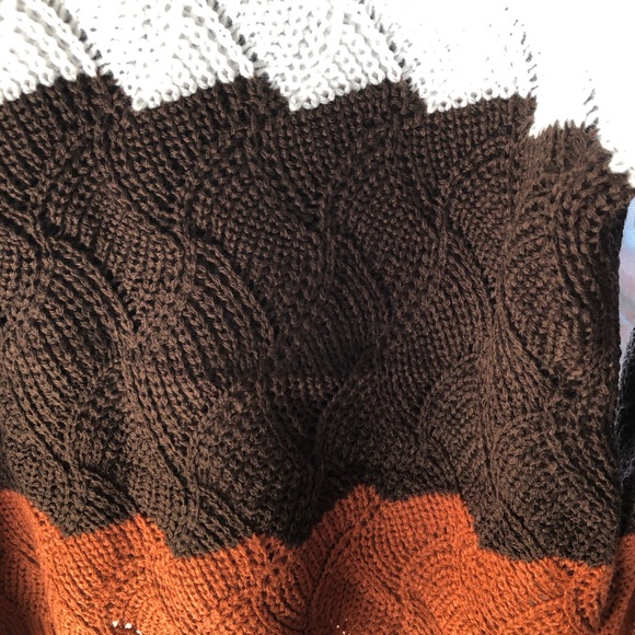 Soft, Comfy White Pumpkin Spice Brown Color Block - Picture 5 of 5